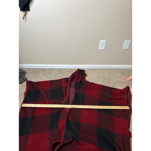 Kimberly C. Poncho one pocket red/black plaid NEW hooded no arm holes OSFM - Picture 7 of 11